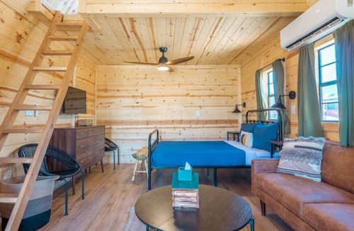 Ehrenberg Cabin | Cabin 14 - Deluxe Family Cabin