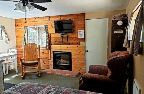 Payson Cabin | CABIN #3 - EAGLE'S NEST (FIREPLACE)