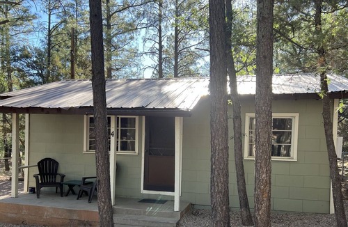 Pinetop-Lakeside Cottage | Cabin 4 Hidden Rest Resort