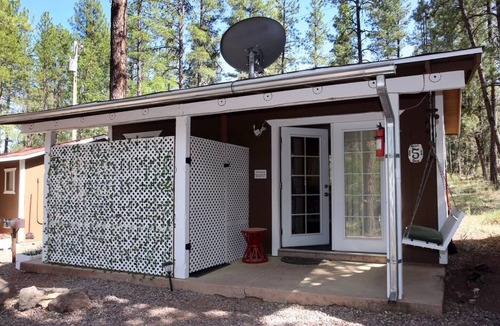 Payson Cabin | CABIN #5 - WOLF'S DEN (JACUZZI & FIREPLACE)