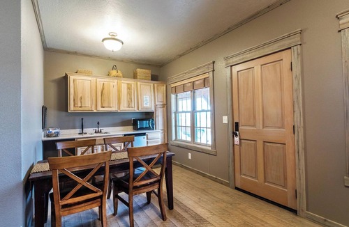 Almo Cabin | Cabin 9 at the Almo Inn near City of Rocks and Castle Rocks Parks, Almo Idaho