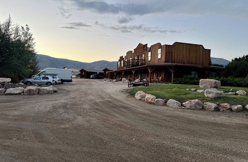 Almo Cabin | Cabin 9 at the Almo Inn near City of Rocks and Castle Rocks Parks, Almo Idaho