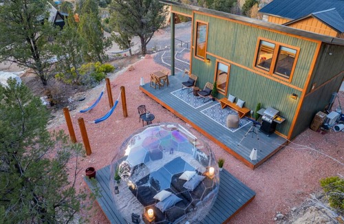 Glendale House | Cabin & Dome Retreat Between Zion & Bryce | EV | Stunning Views & Stars