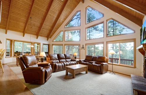 Munds Park Cabin | Cabin Escape - Treehouse, Game Room & Lake Walk