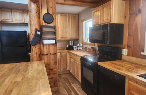 Heron Cabin | Cabin on a working homestead in Heron, Mt. " Heifer, Pork and Pecker Farm"