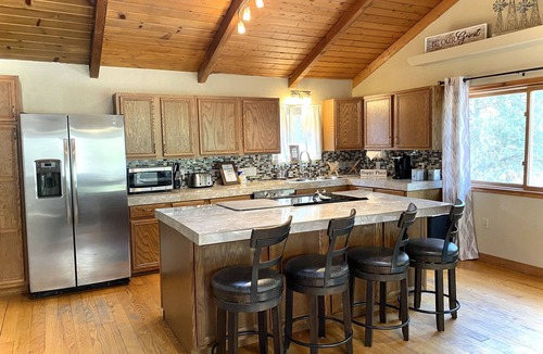 Payson Cabin | Cabin w/Outdoor Fun! Firepit, Playset, BBQ & More
