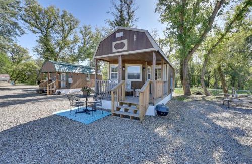 Austinville Apartment | Cabin w/Trail & Pond Access in Steamboat Rock!