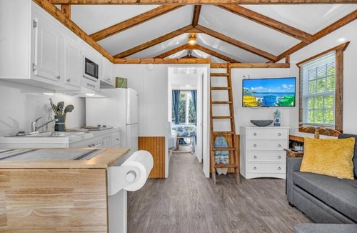 Marathon Cabin | Cabins at Bonefish Bay