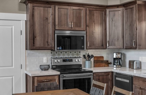 Orderville Cabin | Cactus Canyon Retreat | Zion Base + Hot Tub + Views