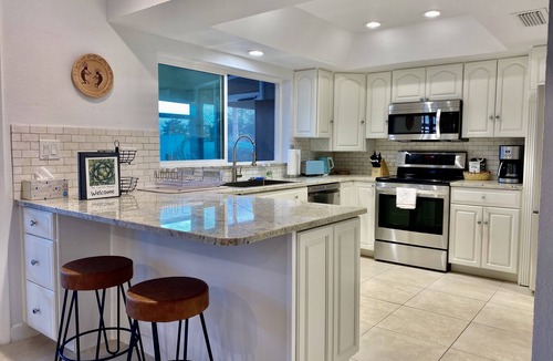 Spanish Mountain Estates House | Cactus House - Spacious home & pool next to mountains and close to everything