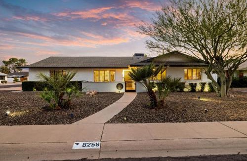 Village Grove House | Cactus Oasis 5-BR House CasitaHeated Spa & Pool
