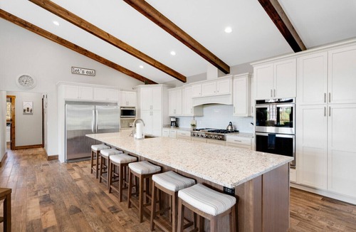 Campton House | Calaboose Retreat- Hot Tub, Outdoor Pool, Pool Table, FirePit, Fireplace