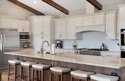 Campton House | Calaboose Retreat- Hot Tub, Outdoor Pool, Pool Table, FirePit, Fireplace