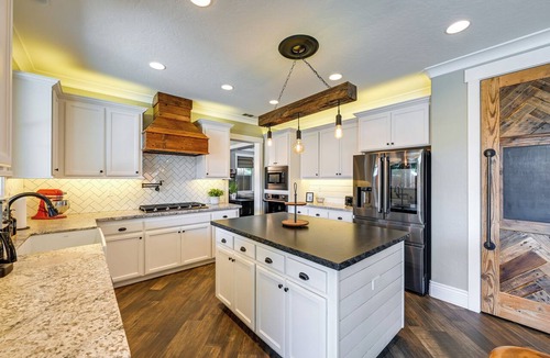 Visalia Cottage | California Vacation Rental w/Private Pool & Patio