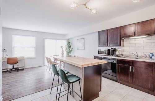 Otterbien Home House | Calm & Peaceful 3B: King Beds by Liberty Hospital