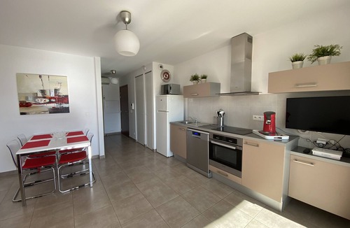 Calvi Apartment | CALVI, T2, Sea view, Wifi, beach and center 5 mn away, Air-conditioned, 4personnes