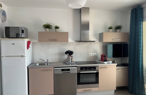 Calvi Apartment | CALVI, T2, Sea view, Wifi, beach and center 5 mn away, Air-conditioned, 4personnes