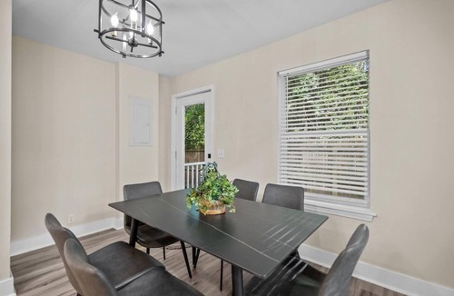 Wilmington House | Camelot Cottage - We love Dogs - Beach Mins. Away