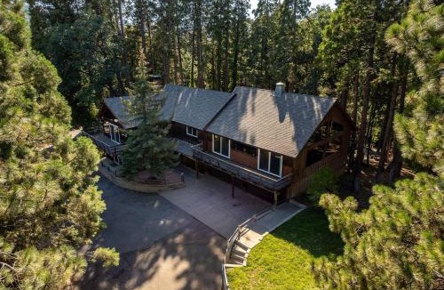 Springville House | Camp Nelson Chalet | Game Room | Spacious |Hot Tub