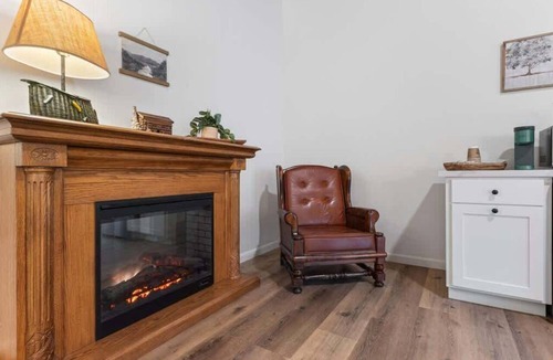 Springville Hotel | Camp Nelson Lodge | Room 6 | Sierra Nevada Retreat