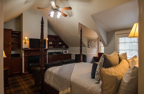 Market District Bed & Breakfast | Campbell House Inn