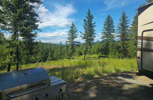 Rexford House | Camper on 1.5 acre Lot in Rexford, Boat Parking, Outdoor Kitchen, Fire Pit