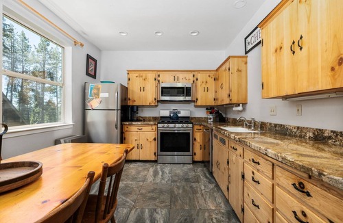 Big Creek Cabin | Candal Crest in Tamarack