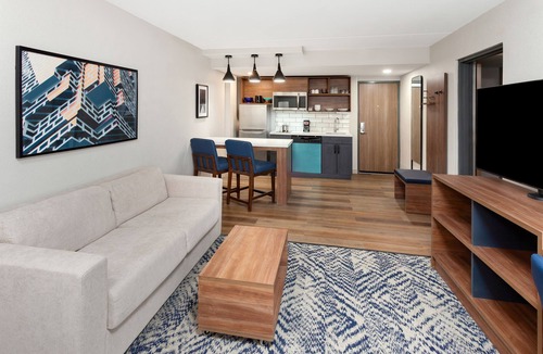 Columbus Hotel | Candlewood Suites Columbus North – Worthington by IHG