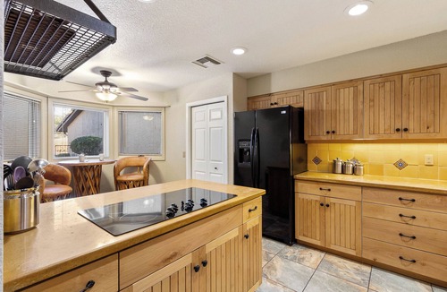 Oak Creek House | Canyon Mesa Getaway, Gated Community, Views, Community Pool & Hot Tub!