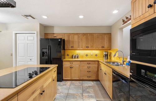Oak Creek House | Canyon Mesa Getaway, Gated Community, Views, Community Pool & Hot Tub!