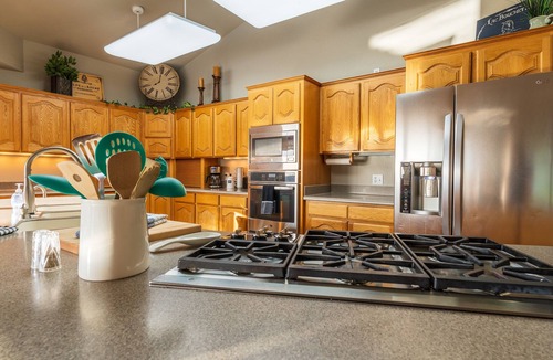 Twin Falls House | Canyon Rim Home - Heated Pool, Hot Tub, Game Room