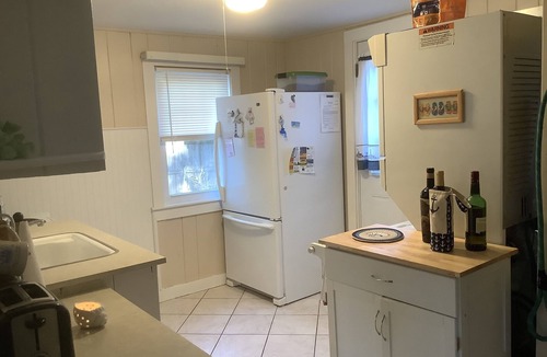 Dennis Port Cottage | Cape Cod Beach Cottage, only 5 minute walk to Glendon beach & local restaurants