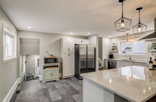 Huron House | Captain Montagues Retreat-pool & walk to the beach