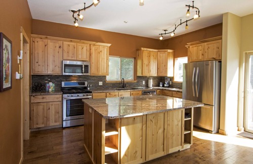Harrison Cabin | Carlin Bay Retreat on Lake Coeur d'Alene