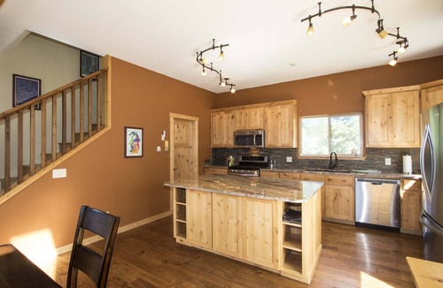 Harrison Cabin | Carlin Bay Retreat on Lake Coeur d'Alene