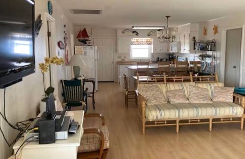 Topsail Beach Cottage | Carlton Ritz 4 BR Canal Front in Topsail Beach