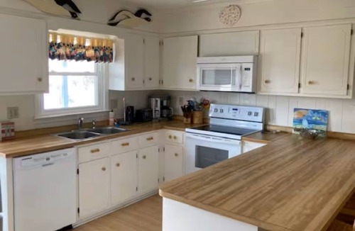 Topsail Beach Cottage | Carlton Ritz 4 BR Canal Front in Topsail Beach