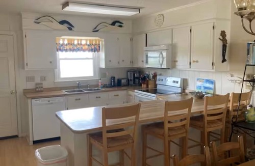 Topsail Beach Cottage | Carlton Ritz 4 BR Canal Front in Topsail Beach