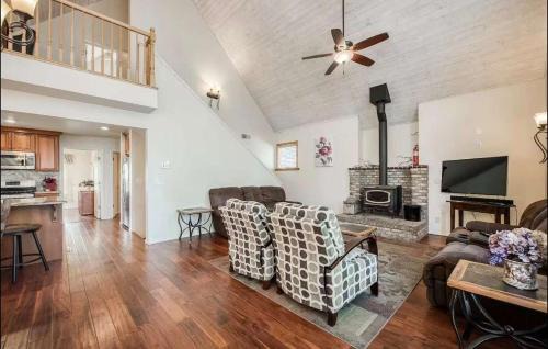Shaver Lake House | Carriage House Villa Serene 4BR Mountain Escape
