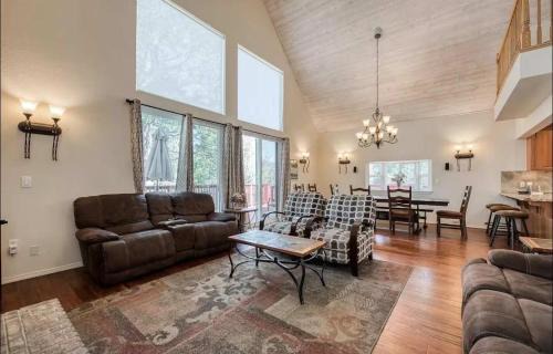 Shaver Lake House | Carriage House Villa Serene 4BR Mountain Escape