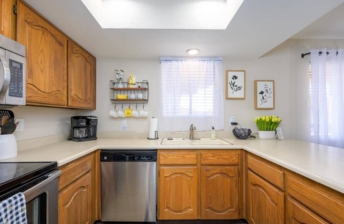 Paradise Valley Village Condo | CASA AMARILLO - Anasazi Village - Updated Top Floor Unit