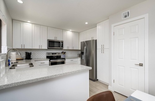 Paradise Valley Village Condo | CASA ANA - Anasazi Village - Updated unit with pool view.