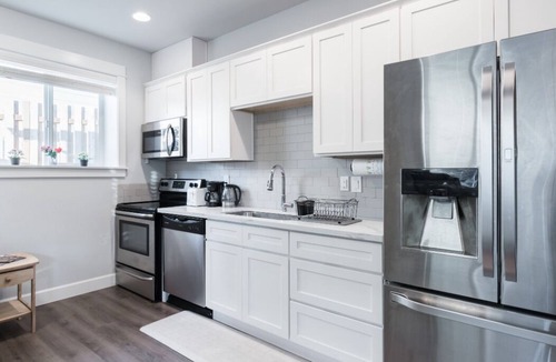 University Park Apartment | Casa Blanca: New 1 Bedroom Apartment in Quiet University Park Neighborhood
