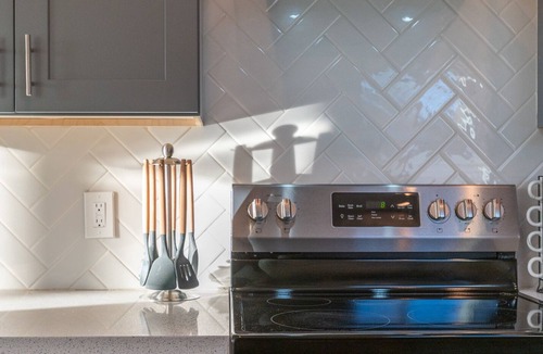 Feldman's House | Casa Blanca: Newly Remodeled House (Walk to 4th/University/Downtown)