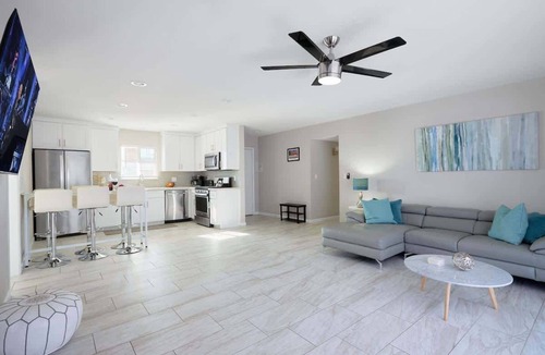 New Papago Parkway House | Casa Con Casita-Pool Heat Avai-2 Kitchens-Old Town