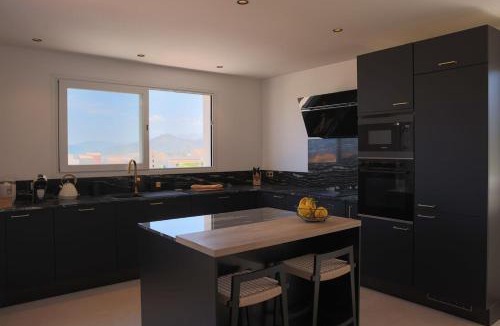 L'Ile-Rousse Villa | Casa Corborio, villa duplex L'Île-Rousse, 3 suites, sea view, parking