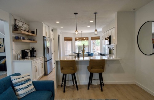 Ventana De Sabino Villas House | Casa de Sabino – Modern Retreat near Sabino Canyon