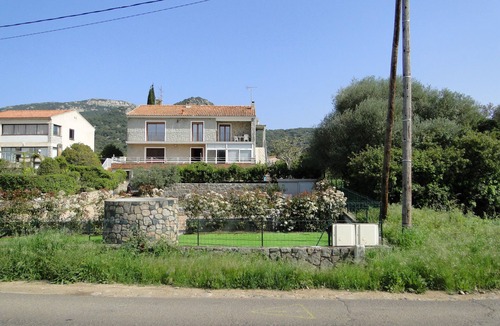 Porto-Vecchio House | "Casa di Mamma" apartment in house, sea and mountain view + swimming pool.