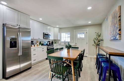 Casa Grande House | Casa Grande 6BR Home Sleeps 14 Ping Pong BBQ Pet Friendly