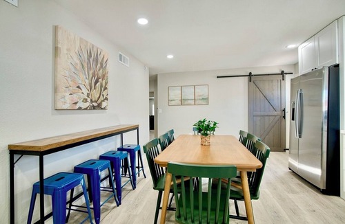 Casa Grande House | Casa Grande 6BR Home Sleeps 14 Ping Pong BBQ Pet Friendly